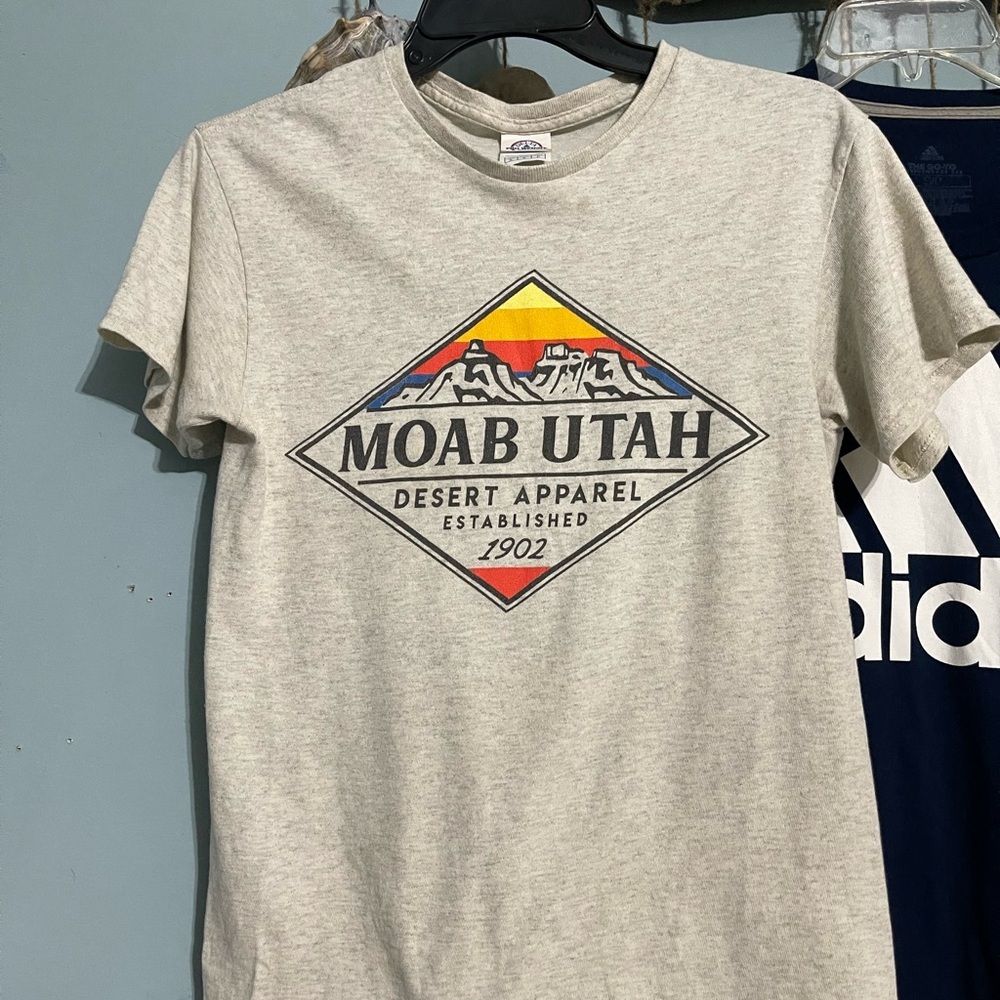 4 Men’s Shirts Size Small 2 Dress Shirts 2 T-shirts Yellow, Blue & Grey Adidas - Picture 10 of 10